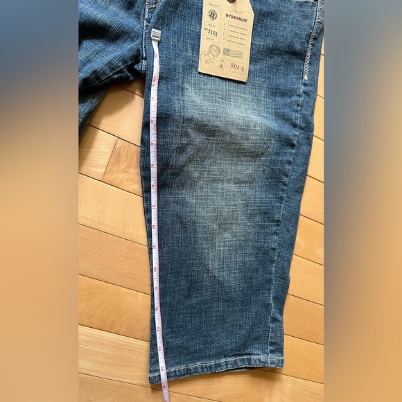 Hydraulic blue jean capris. size 13/14. - Picture 9 of 10